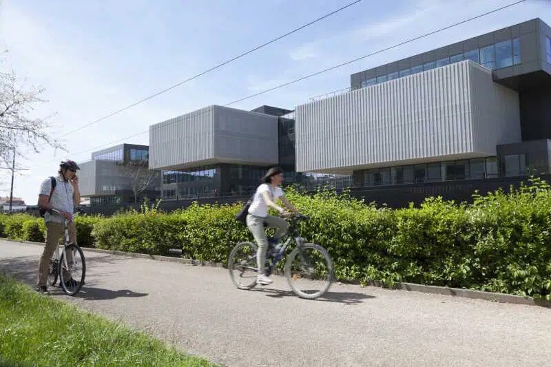 36 Rue Antoine Primat, Villeurbanne à louer - Photo du bâtiment - Image 2 de 16