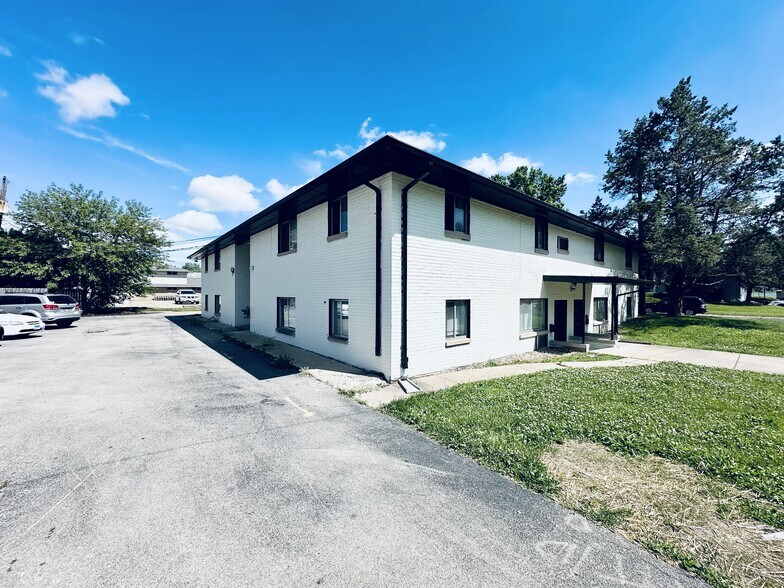 2613 W Wardcliffe Dr, Peoria, IL à vendre - Photo du bâtiment - Image 2 de 43