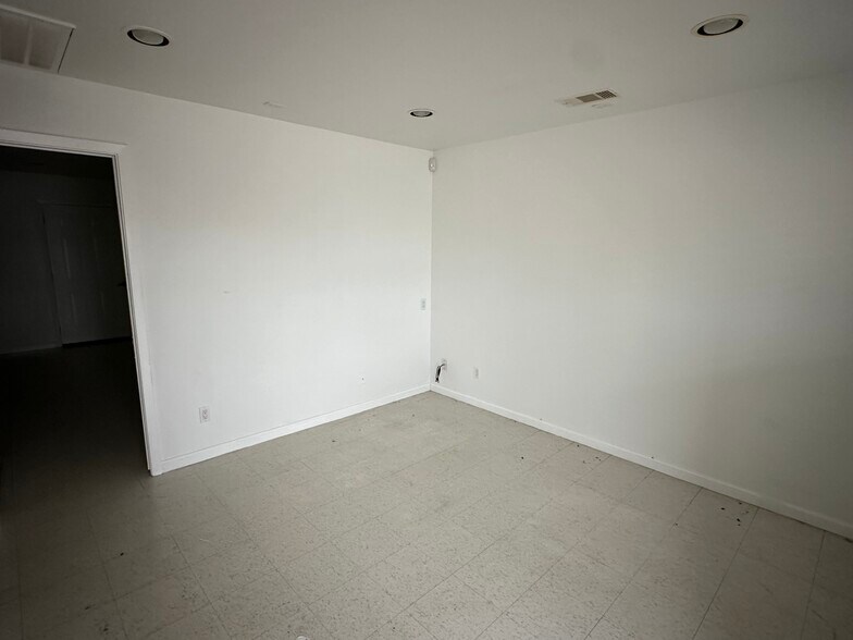 10202 Mula Cir, Stafford, TX à louer - Photo intérieure - Image 3 de 17