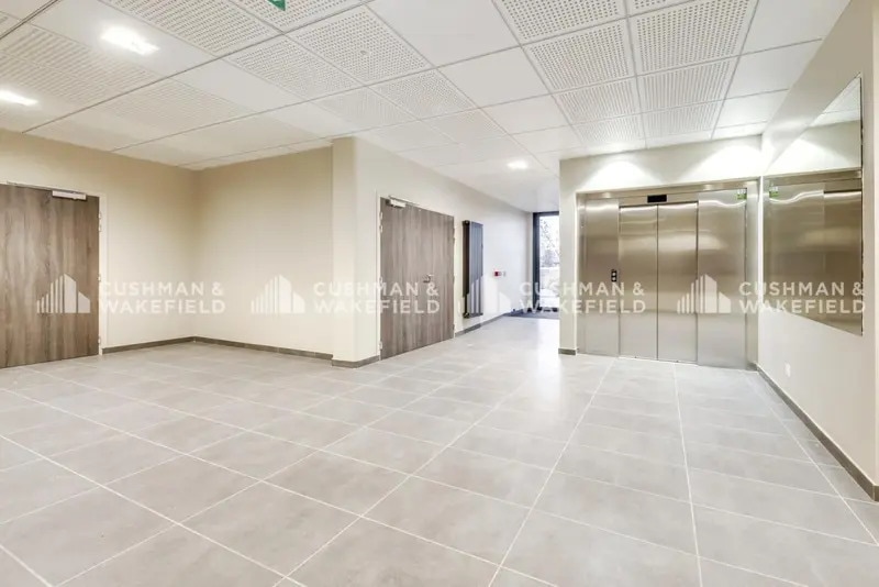 18-20 Boulevard Des Droits De L'Homme, Vaulx-en-Velin for lease - Lobby - Image 2 of 11