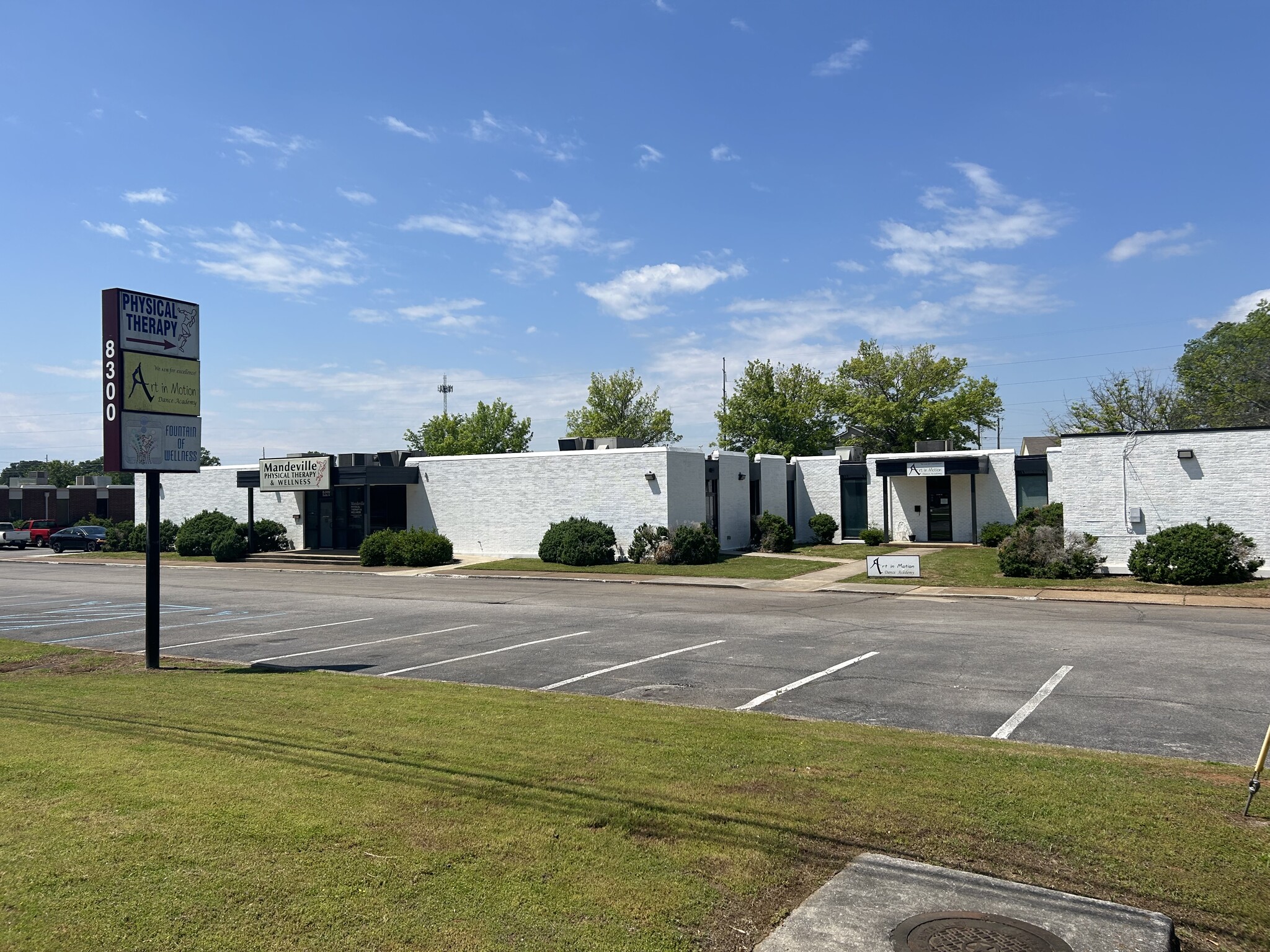 8300 Whitesburg Dr, Huntsville, AL for lease Building Photo- Image 1 of 10