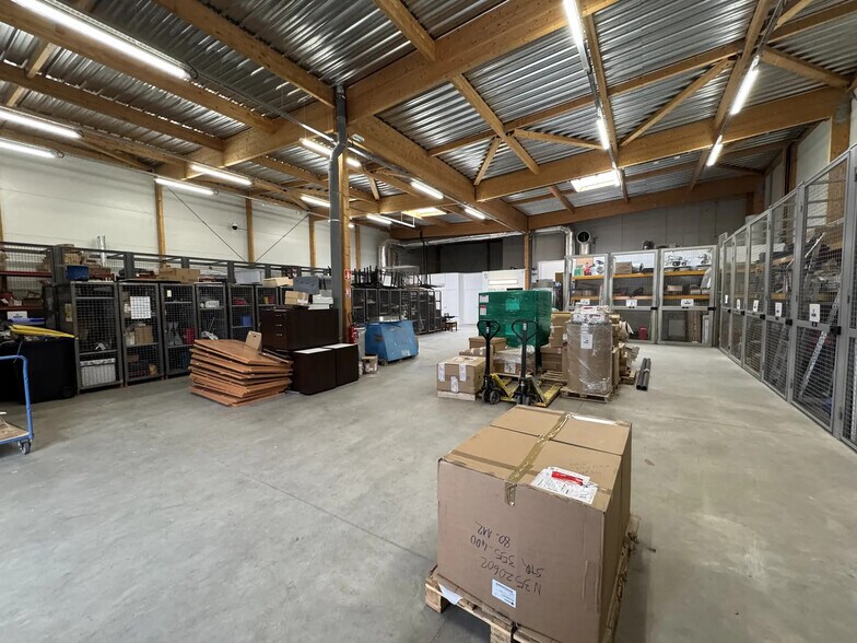 Local d'activités dans Ennery à vendre - Photo du bâtiment - Image 3 de 25