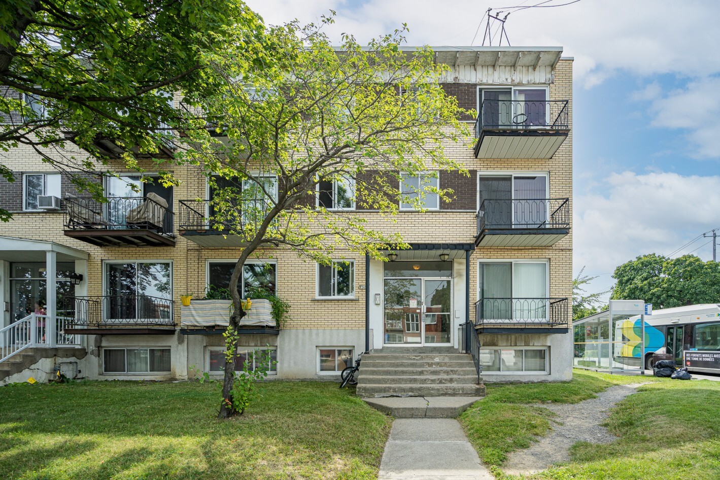 7500 Av Des Ormeaux, Anjou, QC for sale Primary Photo- Image 1 of 1