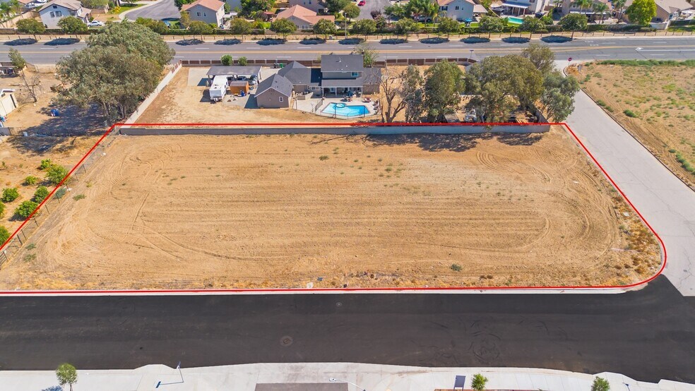 Bradshaw Cir, Moreno Valley, CA à vendre - Aérien - Image 1 de 14
