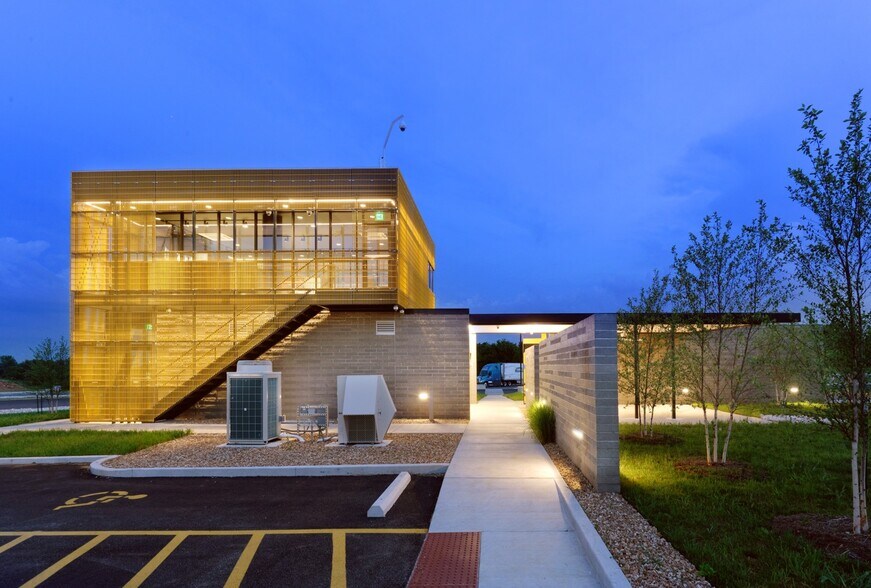 3610 E Kearney St, Springfield, MO à louer - Photo du bâtiment - Image 2 de 18