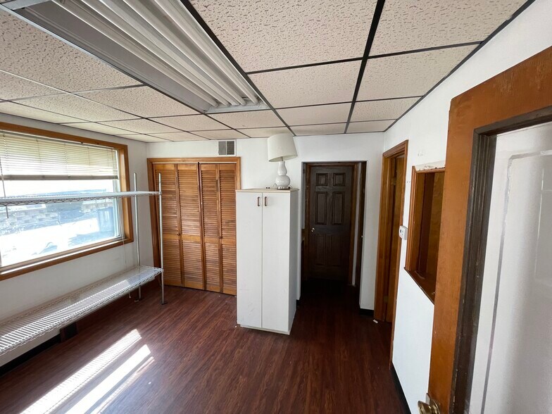 7585 Wooster Pike, Cincinnati, OH à louer - Photo du bâtiment - Image 3 de 3