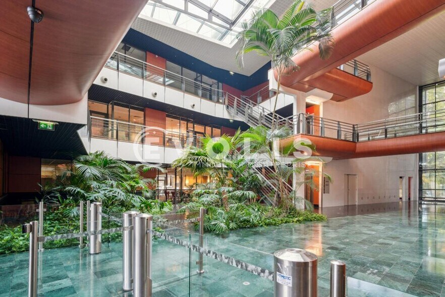 Bureau dans Rosny-sous-Bois à louer - Photo du bâtiment - Image 3 de 14