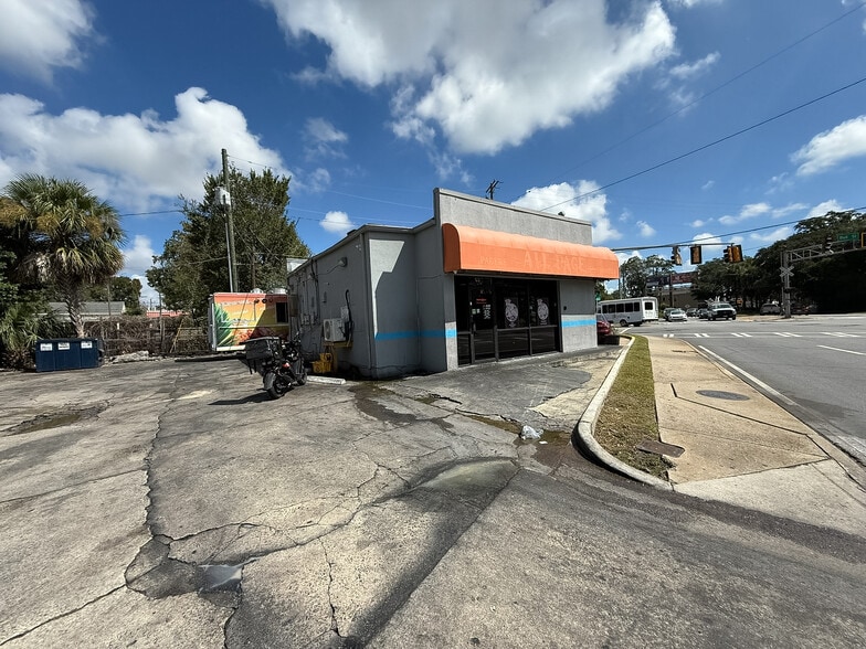 2705 Bull St, Savannah, GA for lease - Building Photo - Image 3 of 12