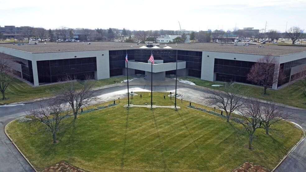 4900 University Ave, West Des Moines, IA à louer - Photo du bâtiment - Image 1 de 6