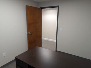 801 W Bay Dr, Largo, FL à louer Photo intérieure- Image 2 de 12