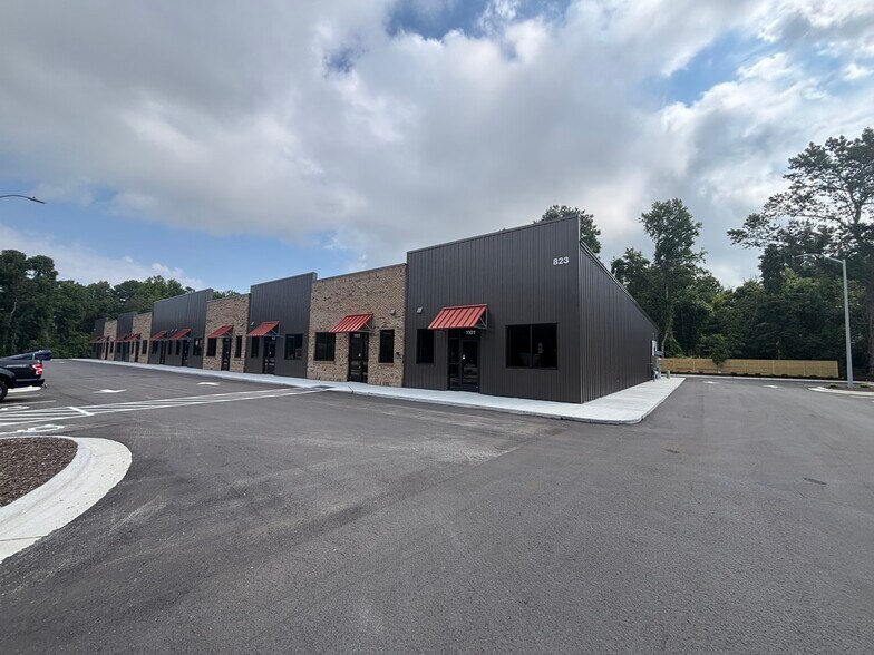 823 Bell Fork Rd, Jacksonville, NC à louer - Photo du bâtiment - Image 3 de 11