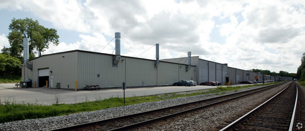 1300 Glenview Ave, Wauwatosa, WI à vendre - Photo du bâtiment - Image 3 de 6