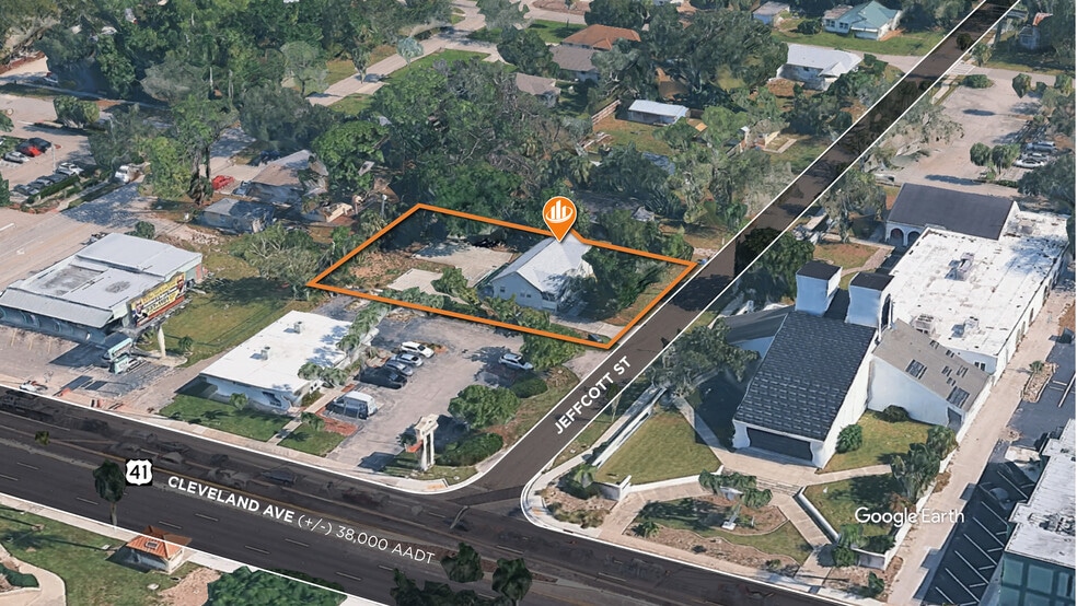 2023 Jeffcott St, Fort Myers, FL for sale - Building Photo - Image 2 of 17