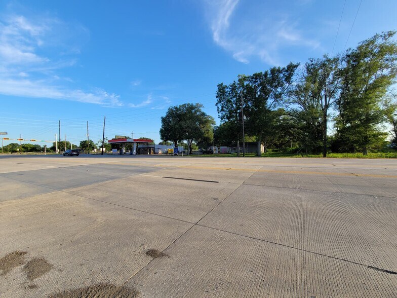 15518 Highway 36, Needville, TX à louer - Photo du bâtiment - Image 3 de 35