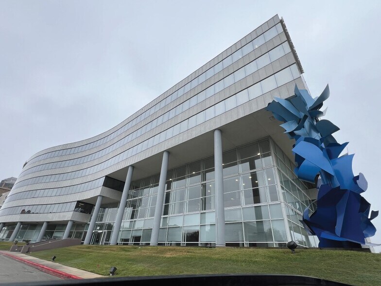 40 NE Loop 410, San Antonio, TX à vendre - Photo du bâtiment - Image 1 de 16