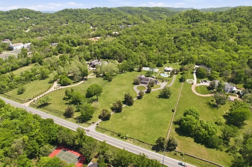 5840 Hillsboro Pike, Nashville, TN for sale - Primary Photo - Image 1 of 6
