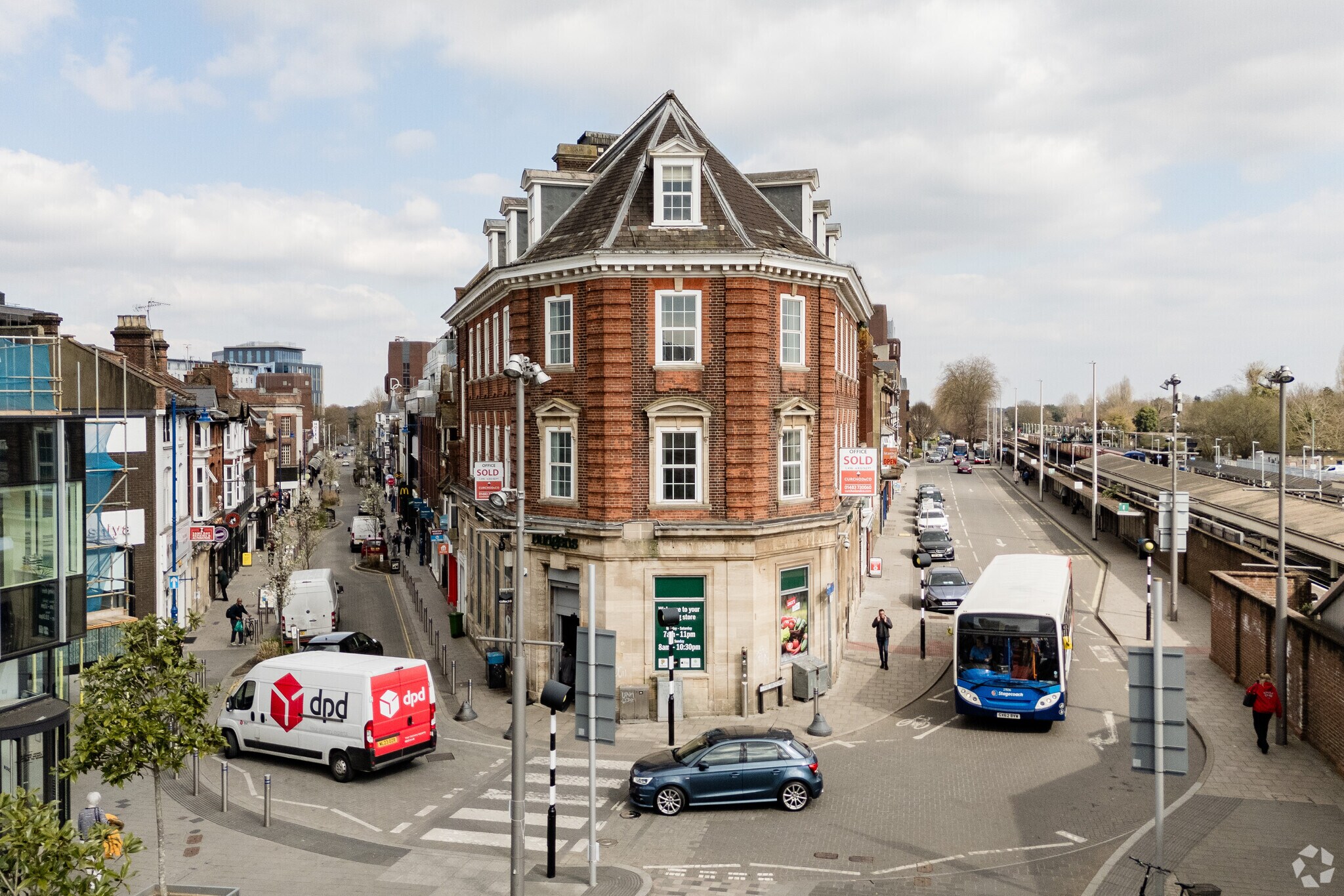 1 Chertsey Rd, Woking à vendre Photo principale- Image 1 de 7