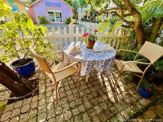 3220 and 3224 NE Maple Ave, Jensen Beach, FL à vendre - Photo du bâtiment - Image 2 de 16