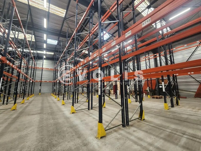 Local d'activités dans Saint-Savin à vendre - Photo du bâtiment - Image 2 de 28