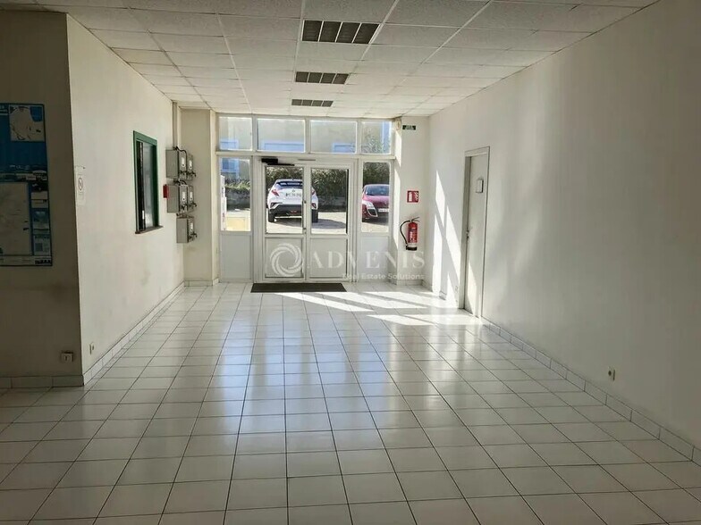 Local d'activités dans Bourges à vendre - Hall d’entrée - Image 3 de 3