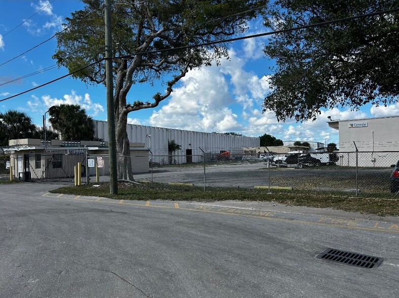 2601 NW 55th Ct, Fort Lauderdale, FL for lease - Building Photo - Image 3 of 5