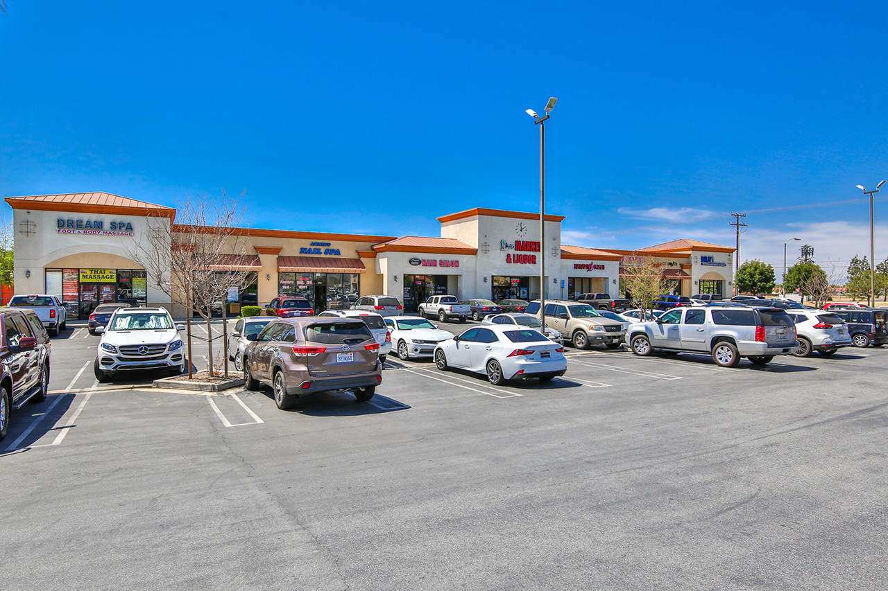 247-271 N Sanderson Ave, Hemet, CA à louer Photo principale- Image 1 de 4