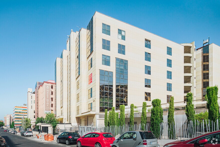 Calle de María Tubau, 4, Madrid, Madrid for lease - Building Photo - Image 3 of 3