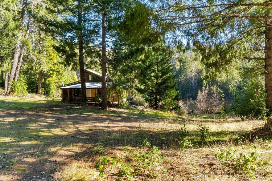 4945 Zenia Lake Mountain rd, Zenia, CA à vendre - Photo du bâtiment - Image 3 de 8