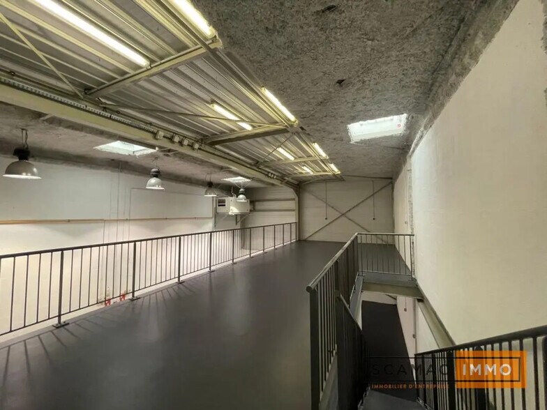 Industriel dans Choisy-le-Roi à louer - Photo du bâtiment - Image 2 de 6