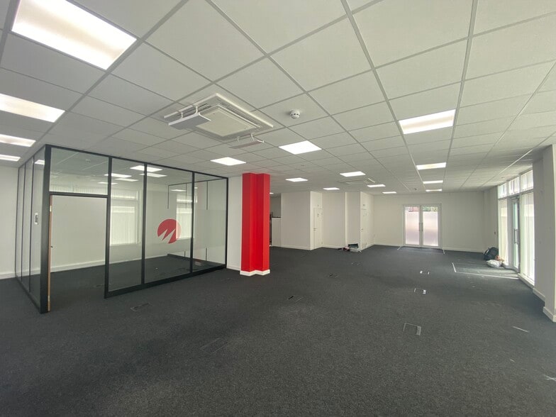 Plough Way, London for lease - Interior Photo - Image 3 of 3