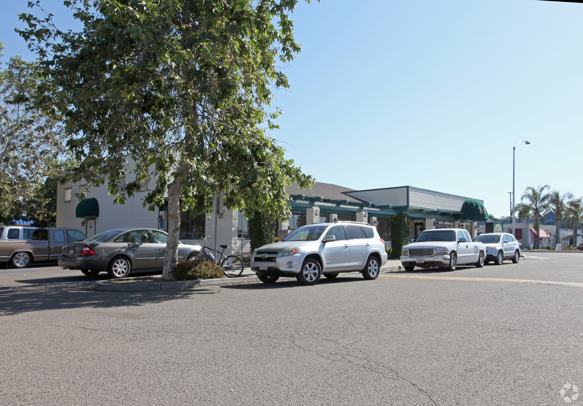 3103 S Mooney Blvd, Visalia, CA for sale Primary Photo- Image 1 of 1