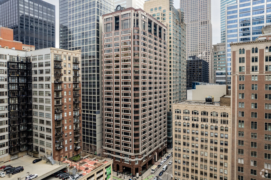 225 W Washington St, Chicago, IL for lease - Building Photo - Image 1 of 19