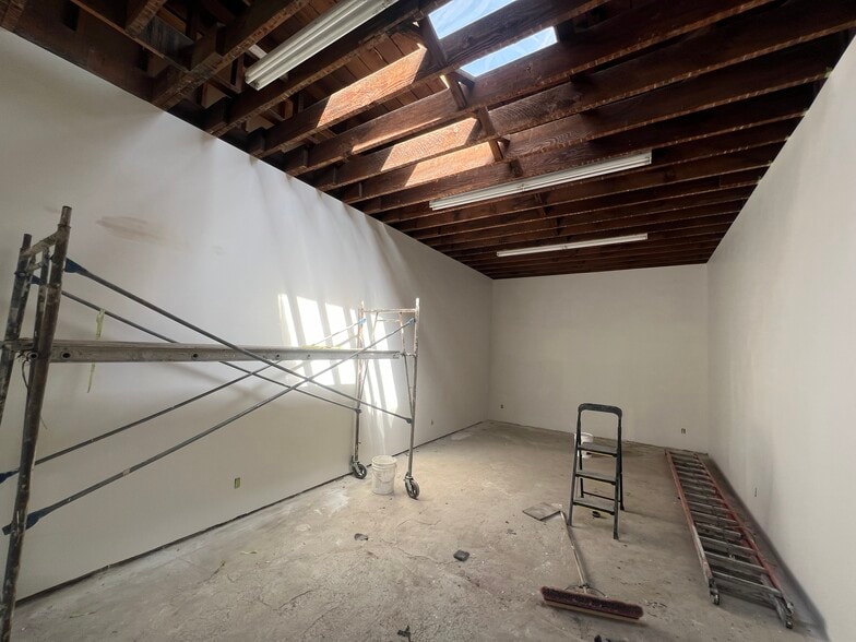 2300 W Jefferson Blvd, Los Angeles, CA for lease - Building Photo - Image 3 of 9