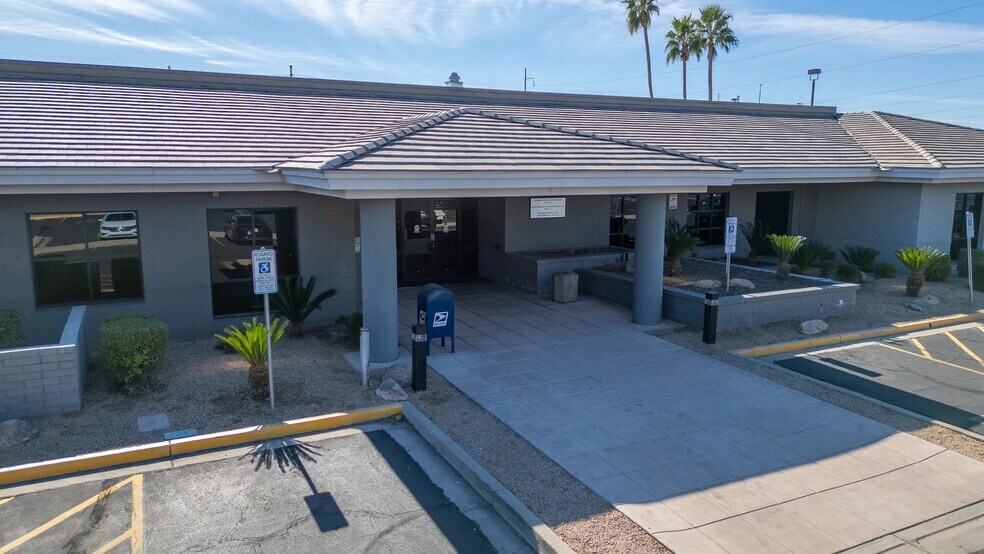 702 E Bell Rd, Phoenix, AZ à louer - Photo du bâtiment - Image 3 de 8