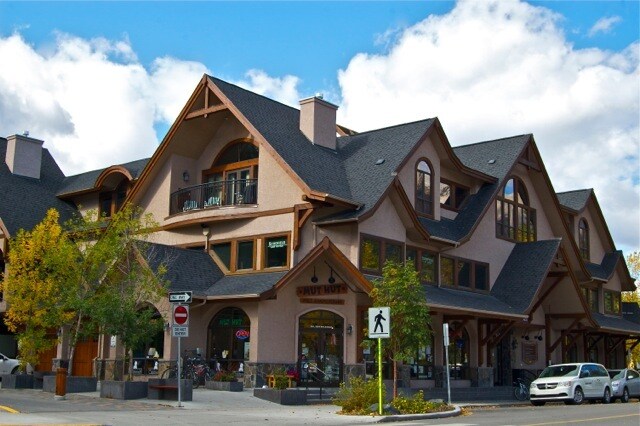 Plus de détails pour 1001 6 Ave, Canmore, AB - Commerce de détail à vendre