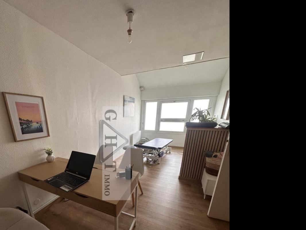 Office in Cergy for sale Interior Photo- Image 1 of 9