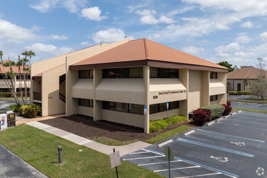 8280-8300 College Pky, Fort Myers, FL à louer - Photo du bâtiment - Image 2 de 6