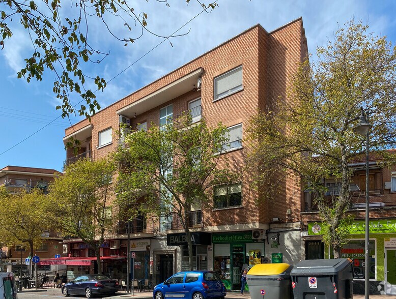 Commerce de détail dans Alcobendas, Madrid à louer - Photo du bâtiment - Image 2 de 4
