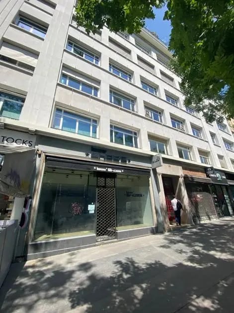 Retail in Paris for lease Building Photo- Image 1 of 6