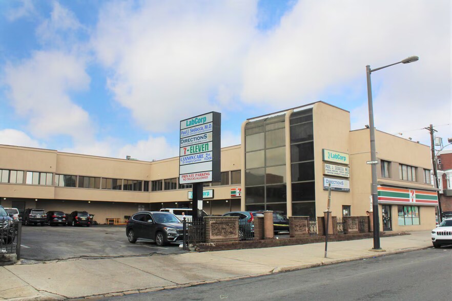 2300 S Broad St, Philadelphia, PA à vendre - Photo du bâtiment - Image 3 de 3