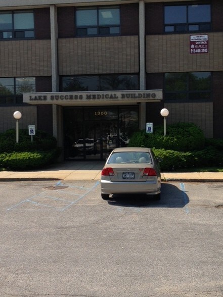 1300 Union Tpke, New Hyde Park, NY for lease - Building Photo - Image 2 of 2