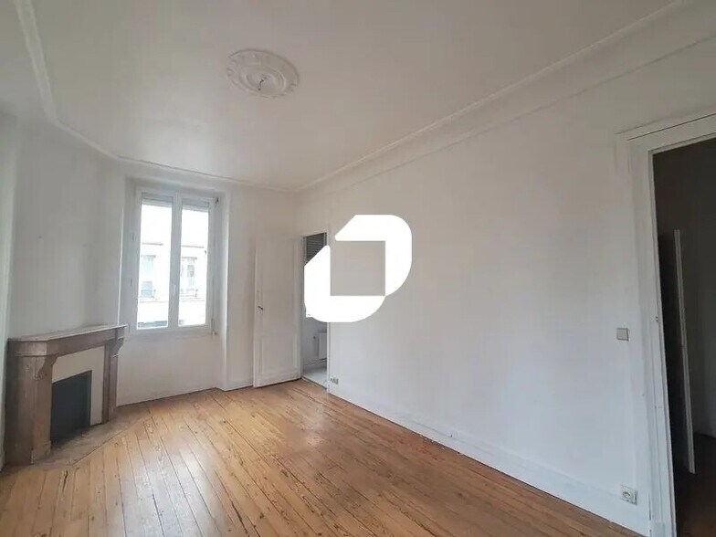 Office in Bordeaux for lease - Building Photo - Image 3 of 9