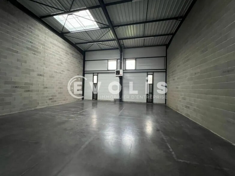 Office in Meyzieu for lease - Interior Photo - Image 3 of 13