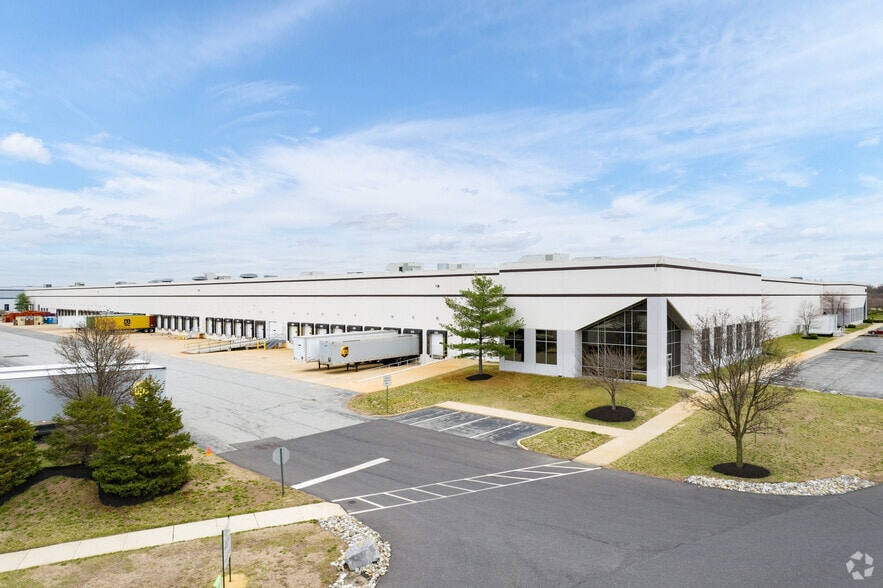 1130 Commerce Blvd, Logan Township, NJ for lease - Building Photo - Image 2 of 4