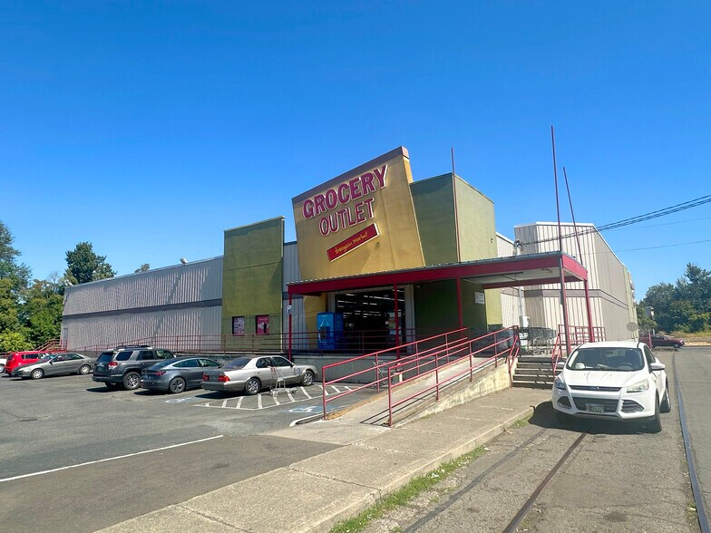 299 D St NE, Salem, OR à louer - Photo du bâtiment - Image 1 de 7