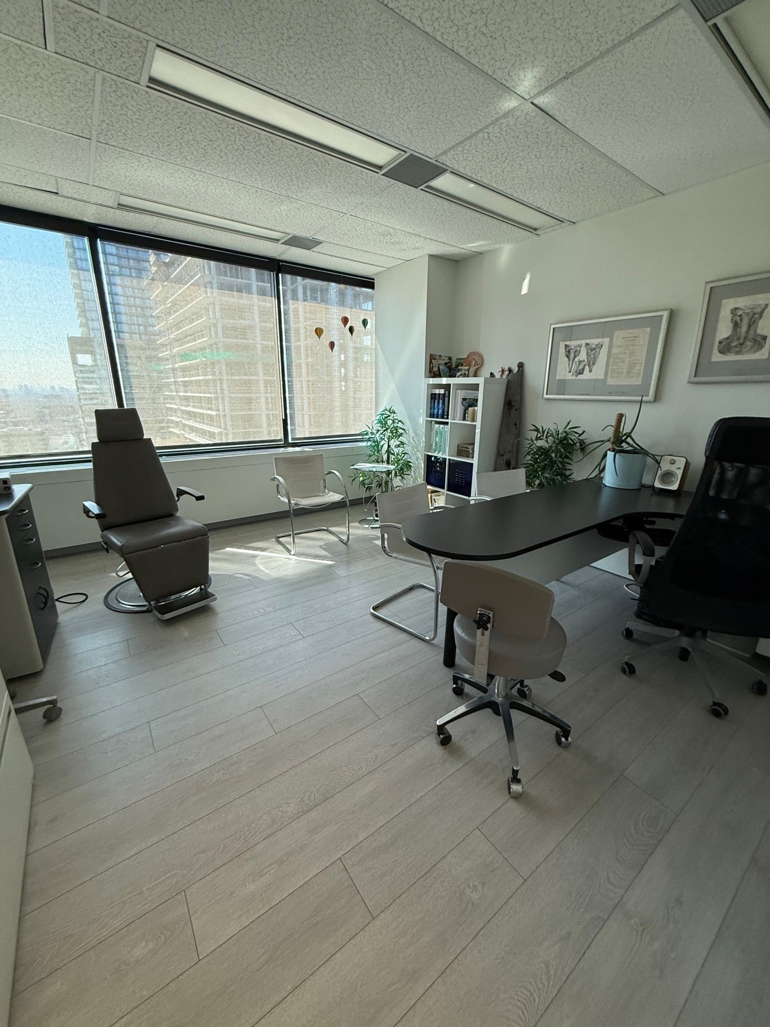 180 Dundas St W, Toronto, ON for lease Interior Photo- Image 1 of 3