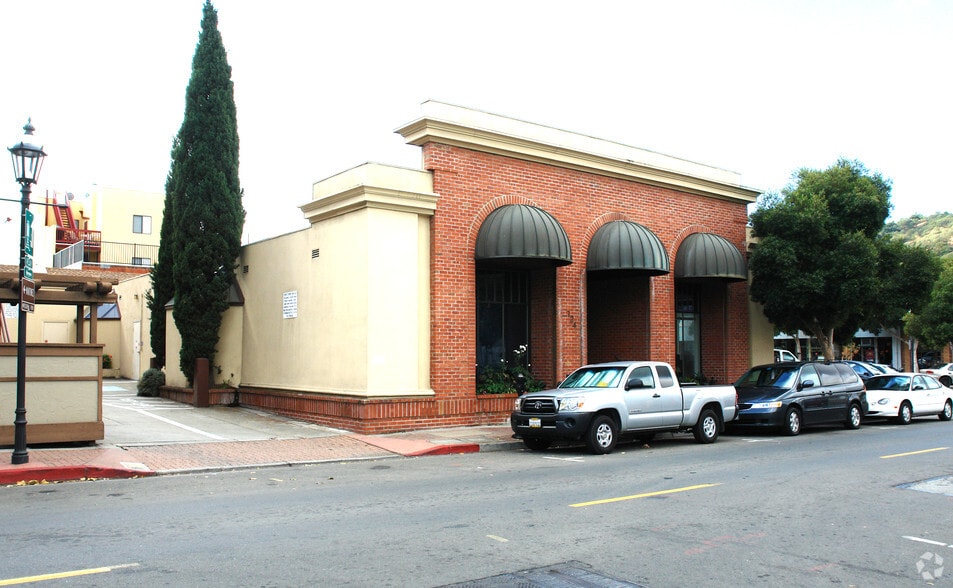 724 Escobar St, Martinez, CA for sale - Building Photo - Image 3 of 4