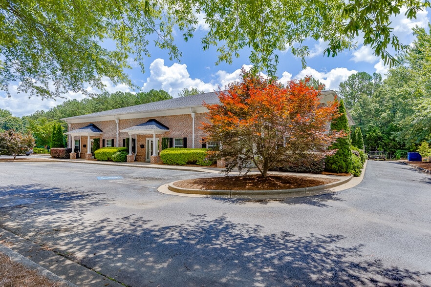 6105 Atlanta Hwy, Flowery Branch, GA for lease - Building Photo - Image 2 of 22