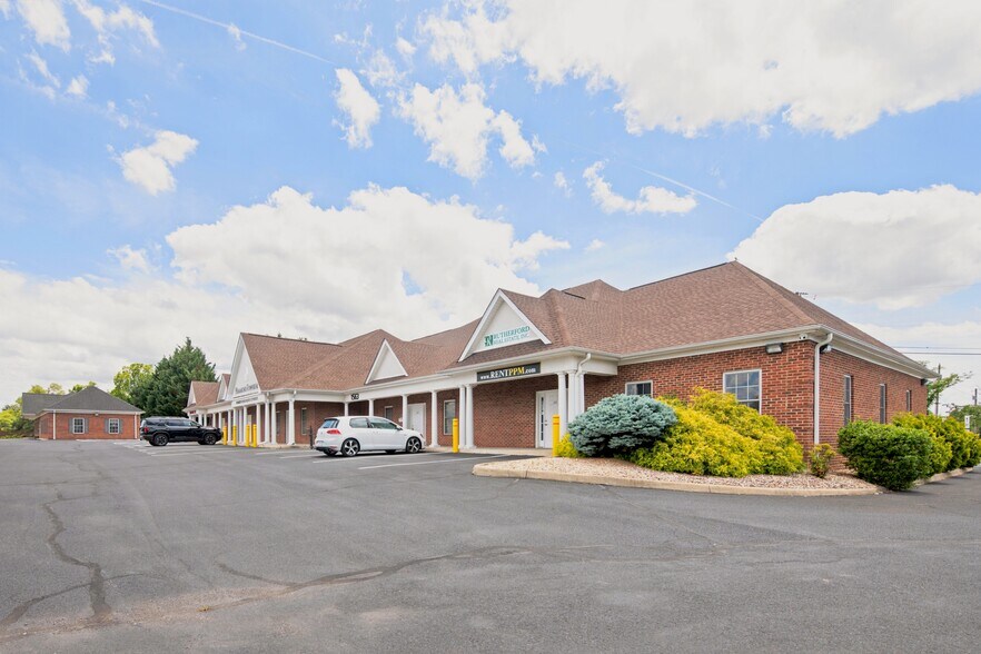 1569 Jefferson Hwy, Fishersville, VA à louer - Photo du bâtiment - Image 3 de 21
