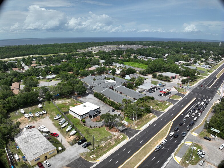 3428 Gulf Breeze Pky, Gulf Breeze, FL for sale - Matterport Community - Image 3 of 23